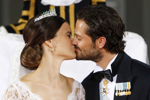 Nguoi mau tung chup nude ket hon cung hoang tu Thuy Dien hinh anh