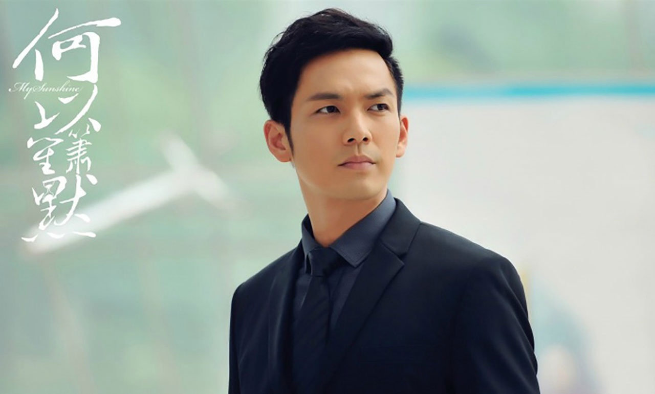 Mặc dù đã bước sang tuổi tứ tuần nhưng Chung Hán Lương vẫn luôn được tôn vinh là một trong những soái ca hàng đầu của dòng phim ngôn tình nhờ vẻ điển trai không tuổi.