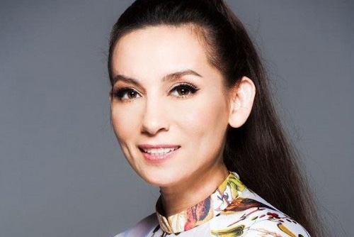 Phi Nhung tu co cong nhan den nu hoang bang dia hinh anh