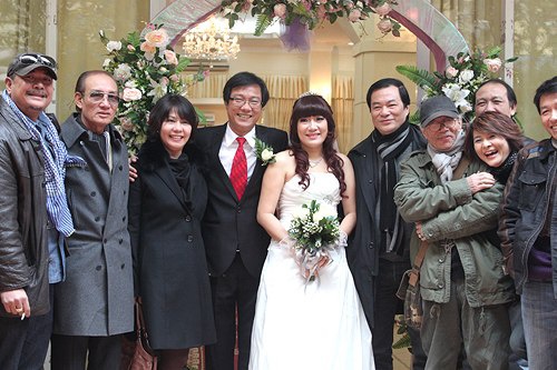 NSƯT Trọng Trinh rạng ngời trong đám cưới lần hai.