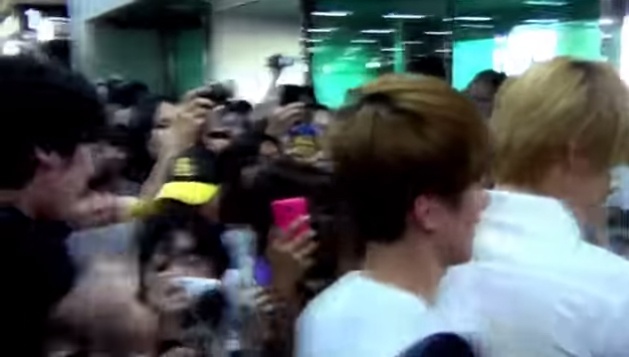 Quan ly EXO danh fan hinh anh