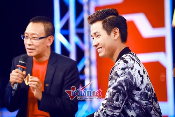 MC Nguyên Khang và MC Lại Văn Sâm trong chương trình 