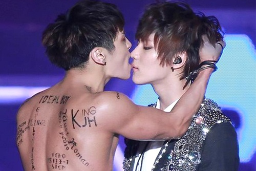 Nhung sao nam cham khoe co the nhat Kpop hinh anh