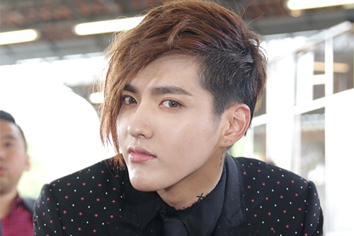 Kris (EXO) lot xac voi toc undercut, hinh xam tai Paris hinh anh