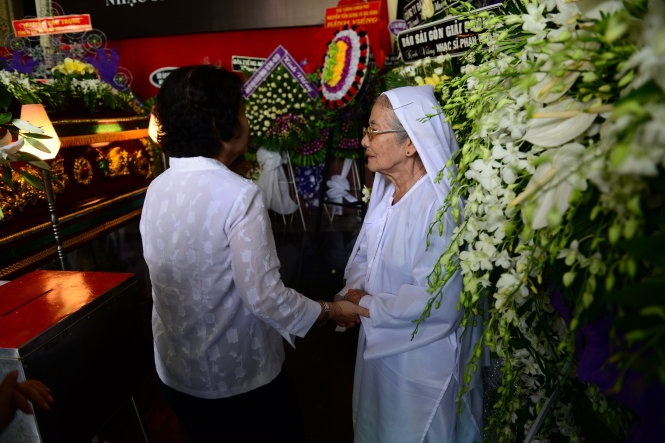 NSƯT Phi Điểu - vợ của nhạc sĩ Phan Nhân - cũng cho hay bà không được gặp ông lần cuối trong đời…