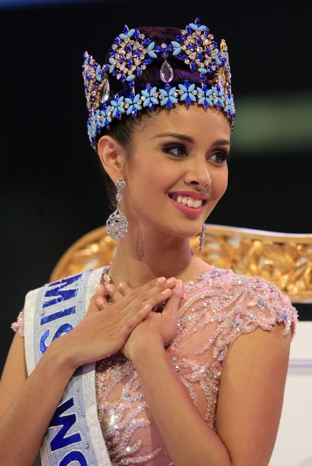 Megan Young trở thành mỹ nhân Philippines đầu tiên giành được vương miện Hoa hậu Thế giới vào năm 2013