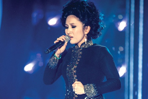 Ca si hai ngoai khong cuoi rinh rang nhung vo cung hanh phuc hinh anh