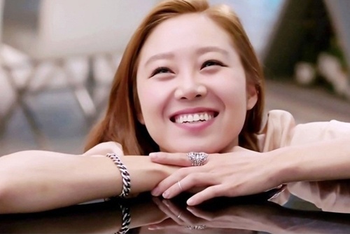 6 mon do trang suc gay sot tren man anh xu Han hinh anh