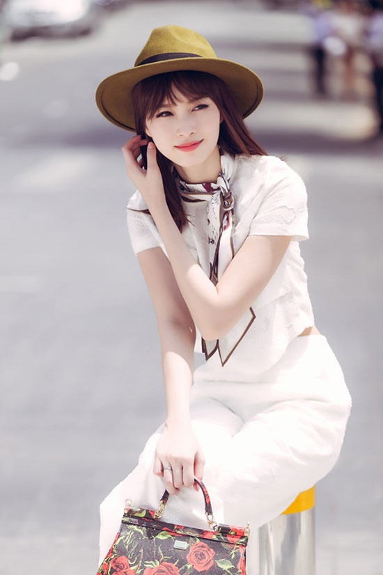 Kín đáo, thanh lịch là phong cách dễ nhận thấy ở gu thời trang của Thu Thảo.