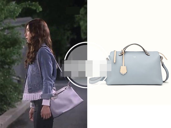 Túi đeo với giá khoảng 42 triệu, gam màu trang nhã là hiệu Fendi.