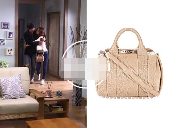 Túi Alexander Wang có giá khoảng gần 18 triệu đồng.