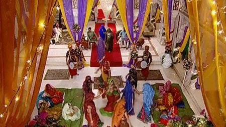 Loa mat vi ngoi nha dat vang trong 'Co dau 8 tuoi' hinh anh