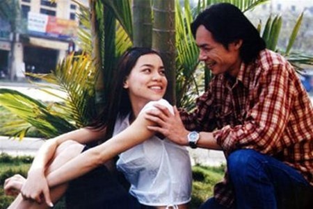Hà Hồ và NSƯT Trần Lực trong phim.
