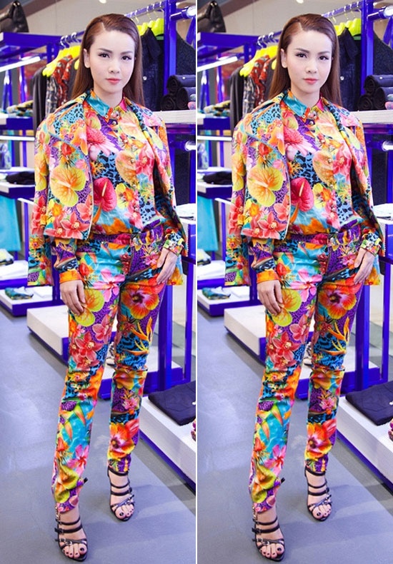 Yến Trang từng được ca tụng nhiều về phong cách thời trang đường phố, tuy nhiên khi đi tham dự sự kiện, chẳng hiểu sao cô lại chọn cho mình bộ cánh hoa văn lòe loẹt khiến người khác nhìn vào dễ bị đau đầu,  nhức mắt. 