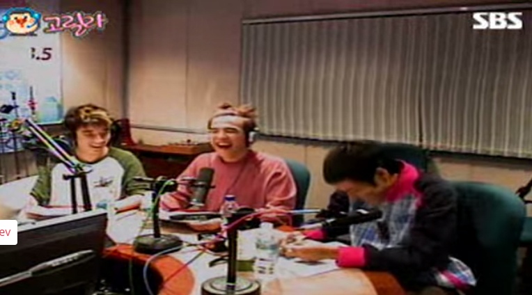 TOP bi bung tai nghe hinh anh