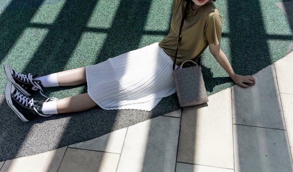 2. Túi cói đan  Kiểu túi cói bắt chước dáng làn đi chợ của các bà, các mẹ ngày xưa là xu hướng độc đáo mới nhất đang được nhiều hot girl, fashionista hưởng ứng. Với những biến tấu trẻ trung và thời trang hơn, 