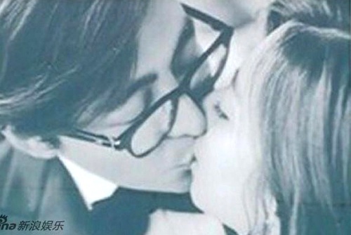 Lo them anh cuoi cua Bae Yong Joon hinh anh