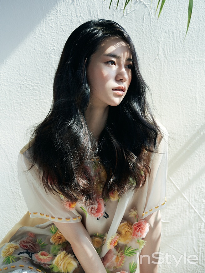 Lim Ji Yeon chính là cô nàng Lee Ji Yin lạc quan, đáng yêu của High Society - bộ phim vừa kết thúc vào ngày 28/7. Đây là vai diễn truyền hình đầu tiên của Ji Yeon. Tuy nhiên, cô gái sinh năm 1990 này đã có 5 năm làm quen với điện ảnh, chủ yếu là phim ngắn.