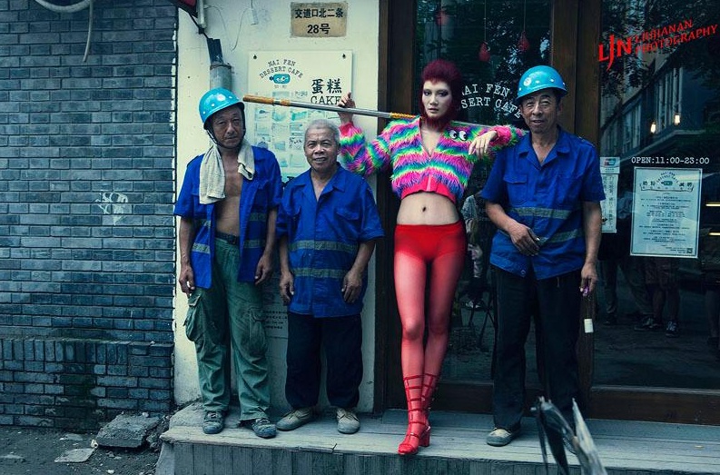 Anh thoi trang lay cam hung tu Ton Ngo Khong gay tranh cai hinh anh