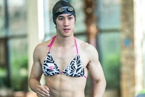My nam Hoa ngu gay sot voi hinh anh mac bikini hinh anh