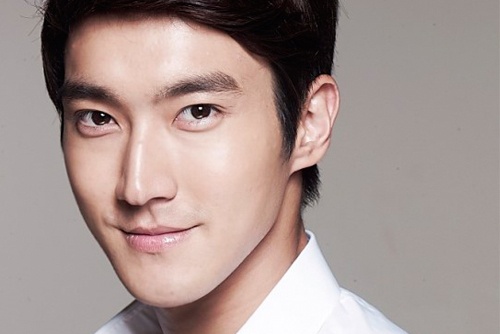 Choi Siwon (Super Junior) se la canh sat nghia vu hinh anh