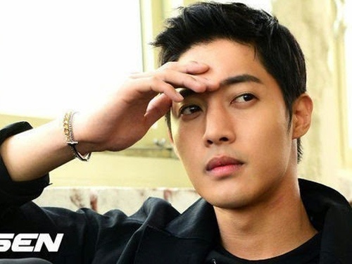 Kim Hyun Joong kien nguoi binh luan ac y hinh anh