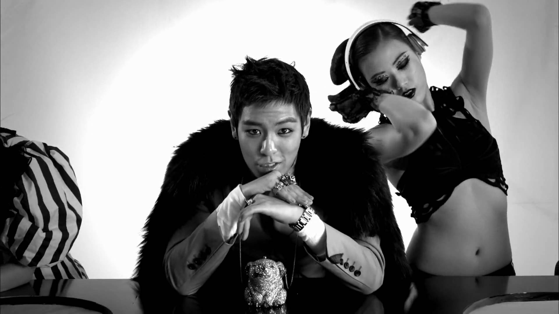 Turn it up - TOP hinh anh