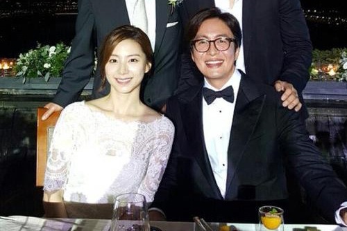 Bae Yong Joon kien 30 cu dan mang noi ac y ve dam cuoi hinh anh