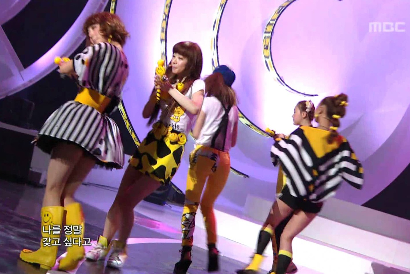 Tilt my head - Girl's Day hinh anh