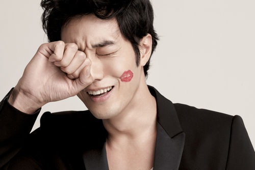 8 tiet lo thu vi ve chuyen yeu duong cua So Ji Sub hinh anh