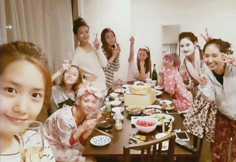 Thời còn sống chung, các cô gái đặt ra rất nhiều luật lệ, quy tắc để giữ cho căn nhà sạch sẽ, ngăn nắp, có nề nếp. Từ chơi 