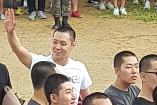 He lo hinh anh nhap ngu cua Yoo Chun (JYJ) hinh anh