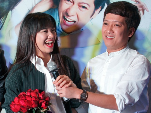 Truong Giang - Nha Phuong tay trong tay mac tin don tinh cam hinh anh