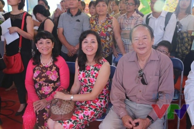 Phát thanh viên Bích Ngọc, Nhật Lệ, Mạnh Tường.