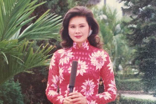BTV Nhat Le tung phai duoi ga phuc vu ghi hinh hinh anh