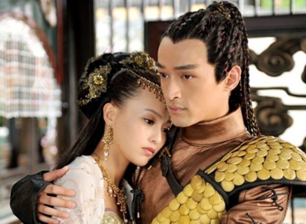 Trong Hiên viên kiếm Thiên chi ngân, Đường Yên vào vai ma nữ Độc Cô Ninh Kha, còn Hồ Ca vào vai Vũ Văn Thác. Chuyện tình của hai người gặp vô vàn trắc trở bởi khác biệt giữa người và ma.