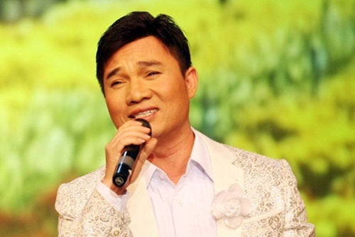 Quang Linh hat mot bai mua duoc 4 can nha mat tien hinh anh