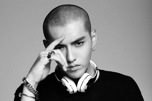 Anh Kris (EXO) xuat hien tai Quang truong Thoi dai New York hinh anh