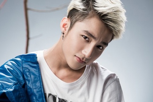 Ca si tre Viet khang dinh tai nang bang viec tu sang tac hinh anh