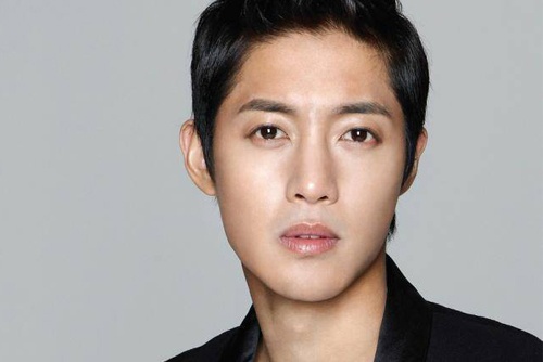 Cha de len tieng ve con roi cua Kim Hyun Joong hinh anh