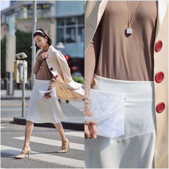 Gam màu trang nhã như trắng kết hợp với màu nude tạo nên vẻ đẹp sang trọng cho người mặc.