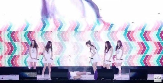 G-Friend 8 lan nga tren san khau hinh anh