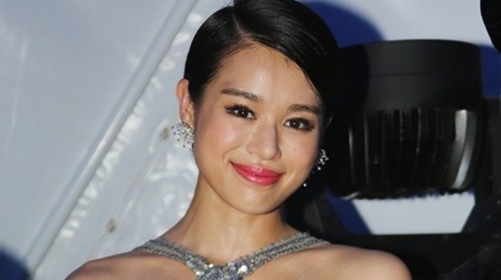 Hồ Hạnh Nhi tự ý ký hợp đồng với công ty khác và bị TVB ghét bỏ.