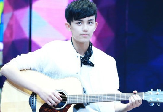 Hiện nay, Ngô Lỗi đã bước sang tuổi 16 và ngày càng điển trai. Cậu  vẫn rất 