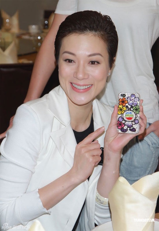 Căn bệnh viêm tuyến giáp làm gương mặt cô không còn như xưa