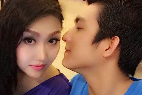 Chat ngon tay va nhung hanh dong gay soc cua sao Viet hinh anh