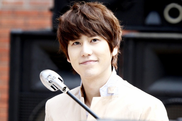 Kyu Hyun (Super Junior) keu goi fan khong mua ve cho den hinh anh