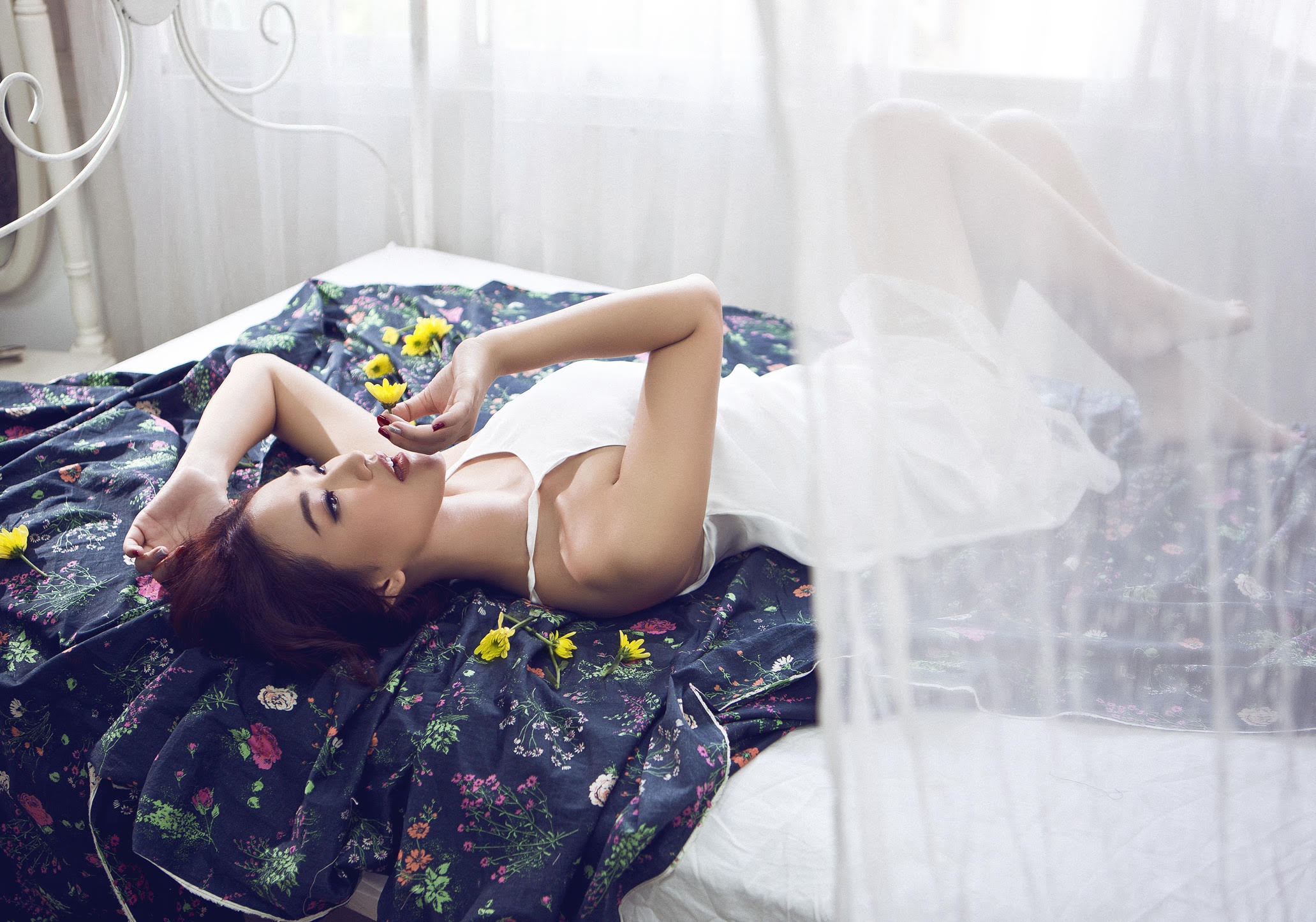 Maya khoe voc dang gai mot con hinh anh