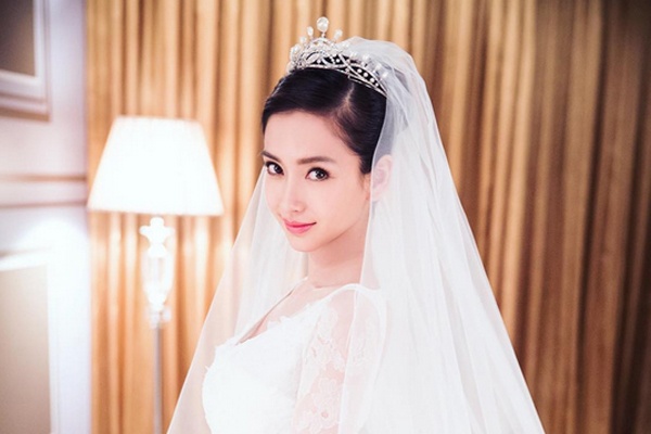 Vay cuoi Angelababy bi don co gia 150.000 USD hinh anh