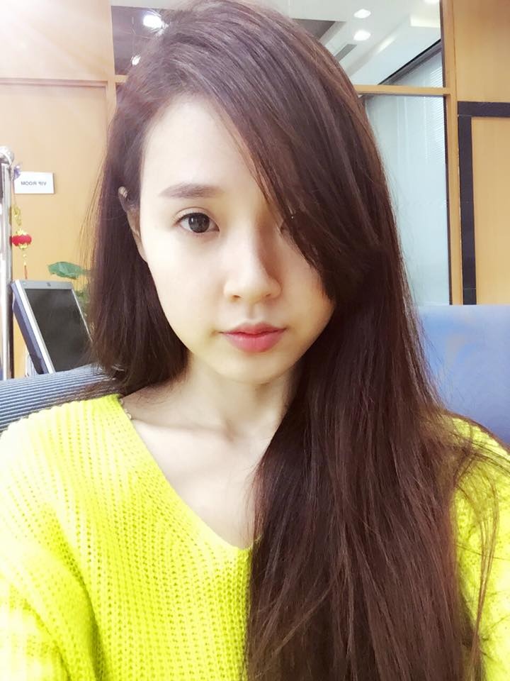 Thời trang đời thường trẻ trung, đơn giản mà không kém phần năng động như Midu diện dưới đây là gợi ý thú vị dành cho các cô gái hiện đại.